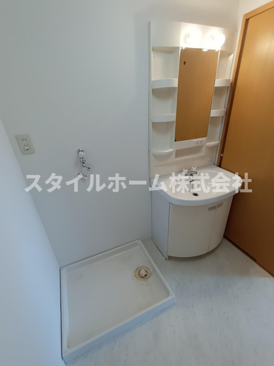 ベルドミール豊川の洗面所|同建物内別部屋の写真です。