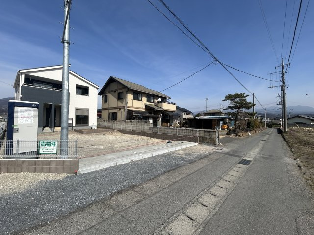 新築　渋川市金井第2　１号棟の前面道路含む現地写真|現地写真　南側接道幅員約3.2ｍ　西側接道幅員約2.5ｍ
