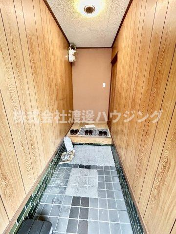 三軒家西2丁目貸家の玄関