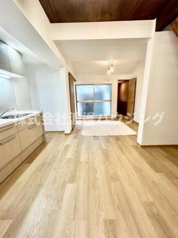 三軒家西2丁目貸家の居間・リビング