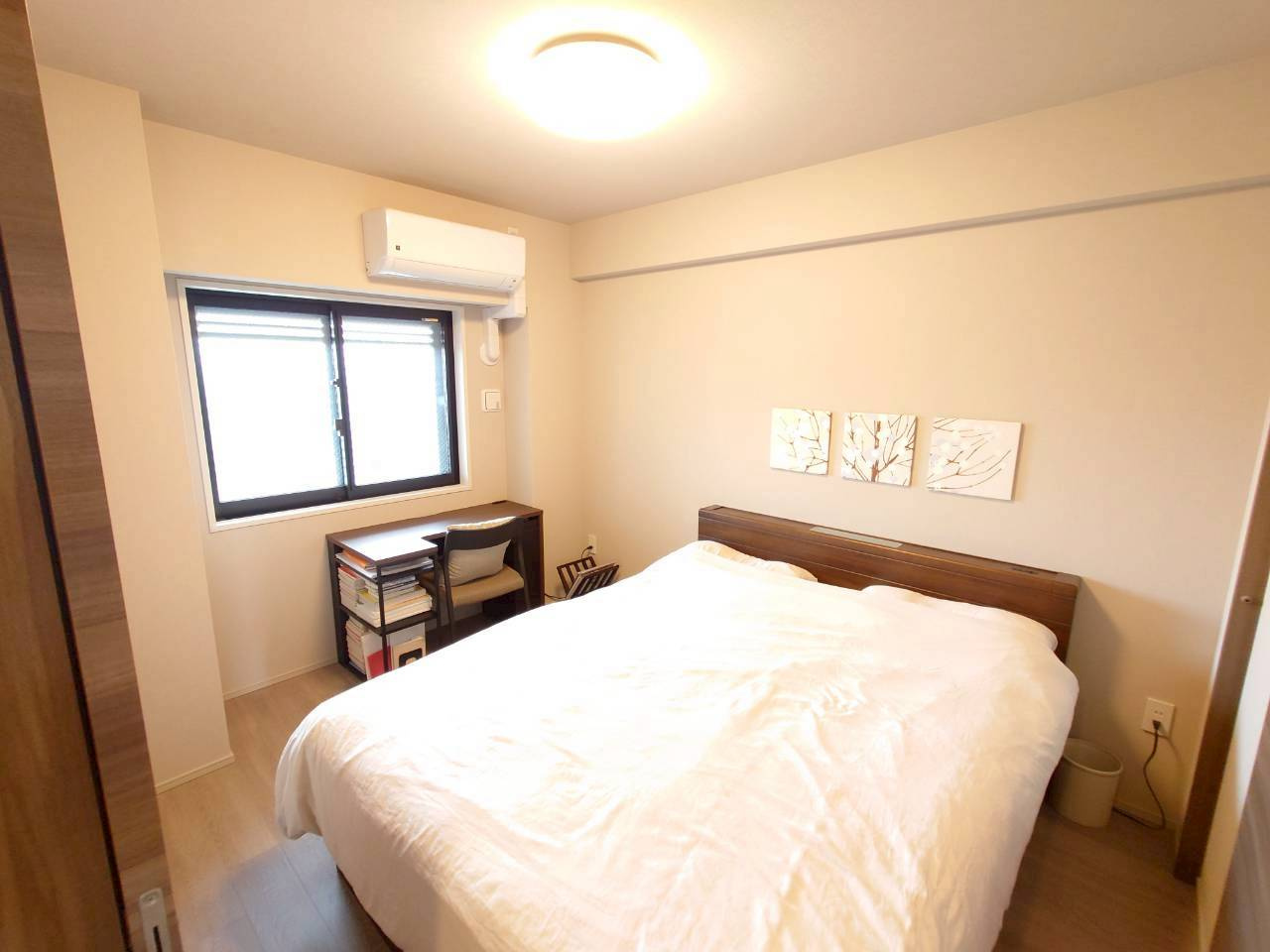 ジオ北千里藤白台B棟　8階の洋室|約6.0帖の洋室です。大容量のウォークインクローゼットがあります！