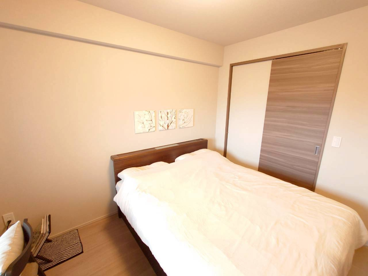 ジオ北千里藤白台B棟　8階の洋室|約6.0帖の洋室です。大容量のウォークインクローゼットがあります！