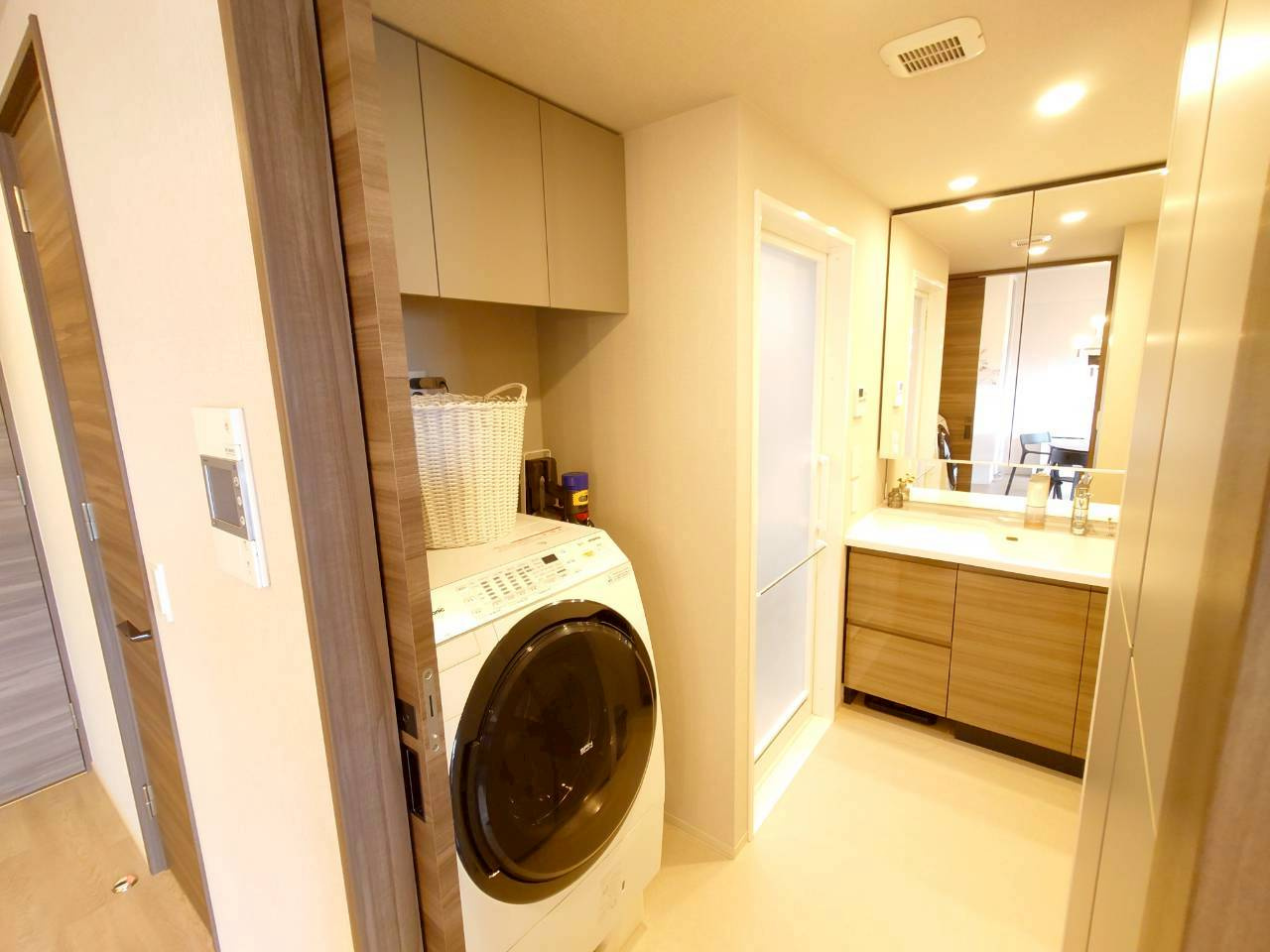ジオ北千里藤白台B棟　8階の洗面所|大型洗濯機も設置可能です。