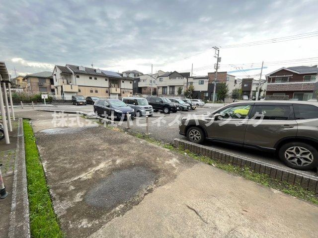 ガーデンビレッジ柏3号棟の駐車場