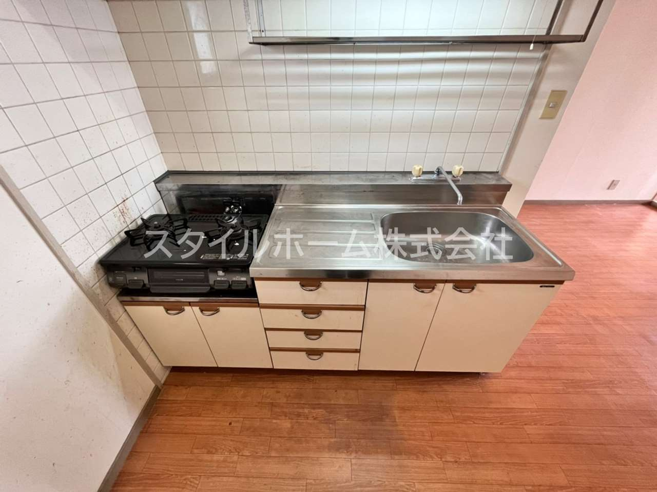 タワーロイヤルのキッチン|同建物内別部屋の写真です。