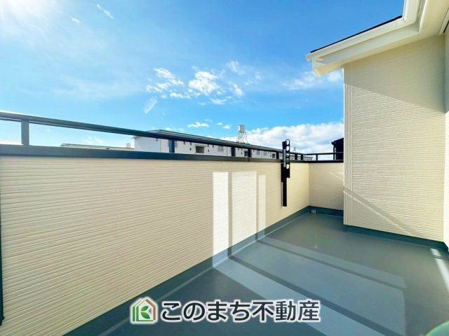 いろどりアイタウン宇都宮市野沢町23-P1のバルコニー|"南向きバルコニーがございます！
陽当りが確保されておりますので洗濯物も速乾です！"
