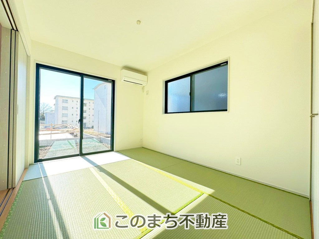 いろどりアイタウン宇都宮市野沢町23-P1の和室|LDKに隣接しており、シーンに合わせて一体利用も可能です♪お子様のお昼寝スペースやプレイルーム・家事室・客間など、多目的にお使いいただけます。

