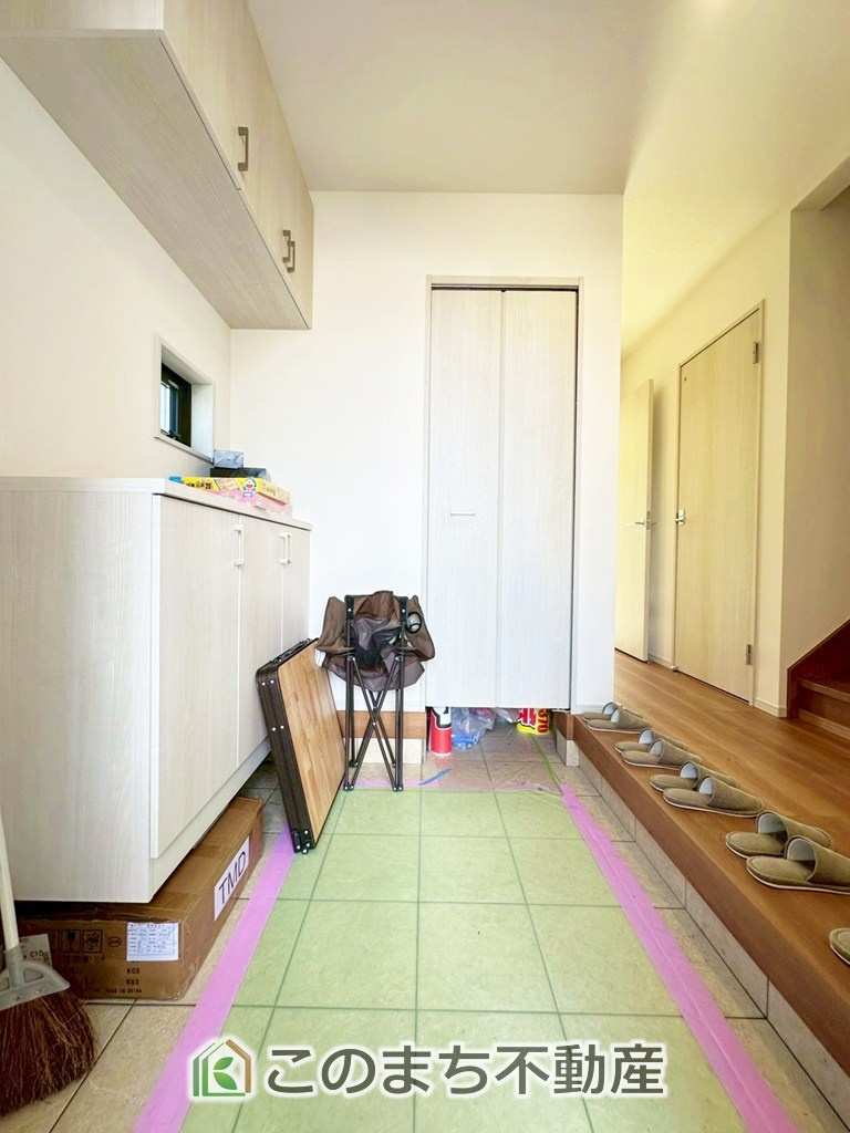 いろどりアイタウン宇都宮市野沢町23-P1の玄関|玄関にはシューズボックスはもちろん、大きな荷物も収納出来るシューズクロークもございます♪
