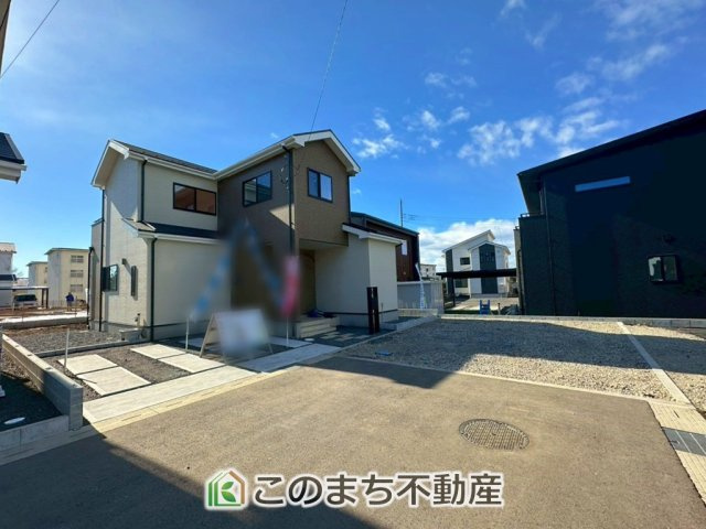 いろどりアイタウン宇都宮市野沢町23-P1の前面道路含む現地写真|前面道路は広々としてます！運転が苦手な方でもお車の出し入れ簡単で安心です☆
