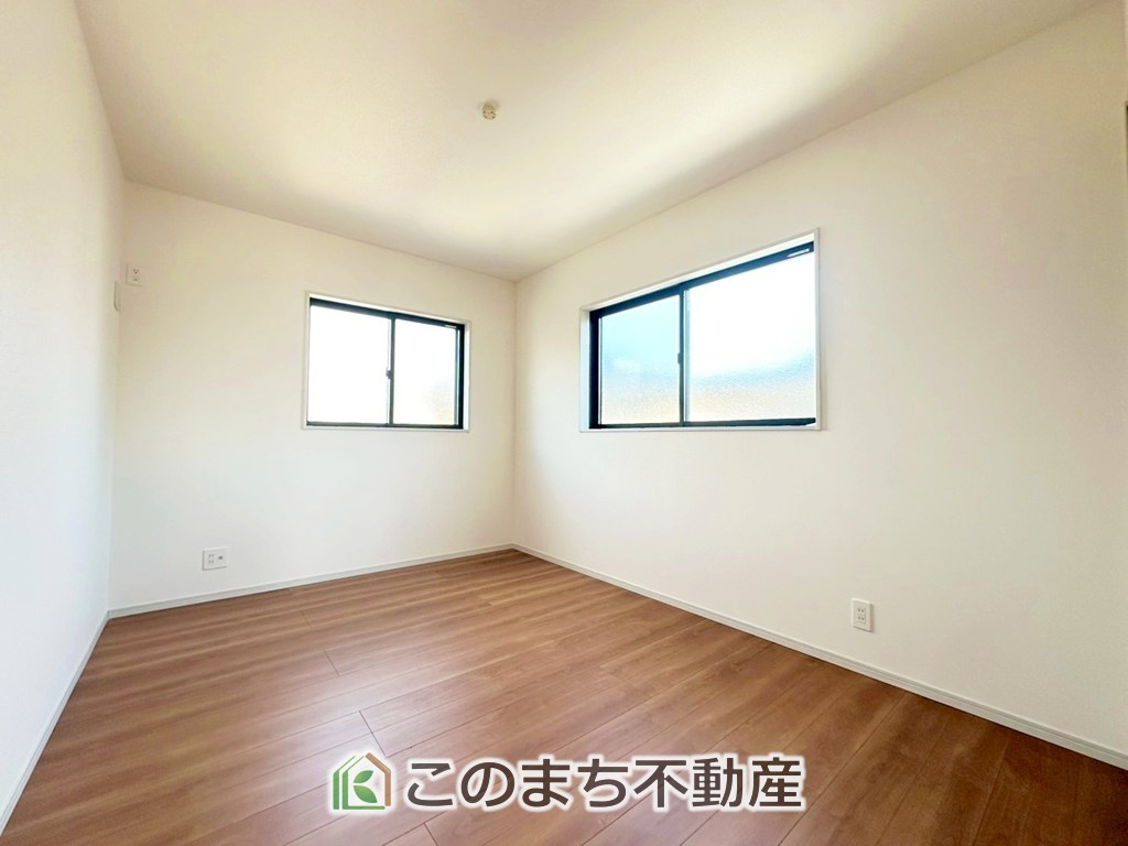 いろどりアイタウン宇都宮市野沢町23-P1の洋室|洋室はお手入れのしやすいフローリング仕様です。普段はフロアモップなどを使って、簡単にお掃除していただけます◎
