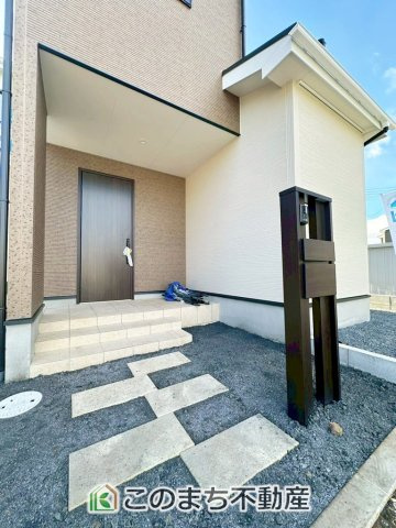 いろどりアイタウン宇都宮市野沢町23-P1の玄関|玄関周りは家の顔！スタイリッシュな玄関が特徴です！
