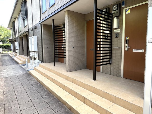 クレスト新地のエントランス