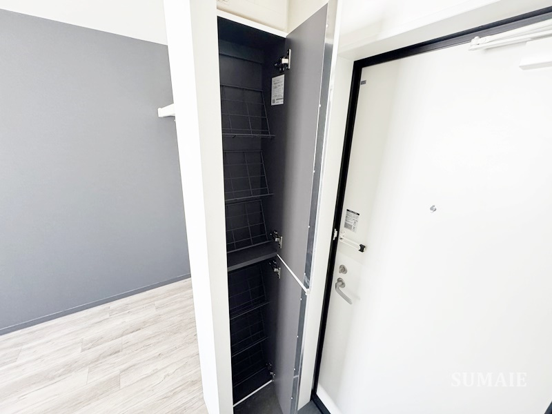 レピュア蓮根レジデンス　ＥＡＳＴの玄関|シューズボックスです