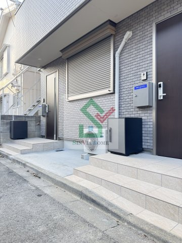 ルブラン秋津青葉のエントランス