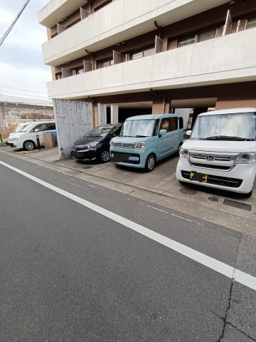 パアチ三好ヶ丘の駐車場