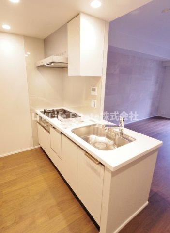 コンフォリア・リヴ八坂富士見のキッチン