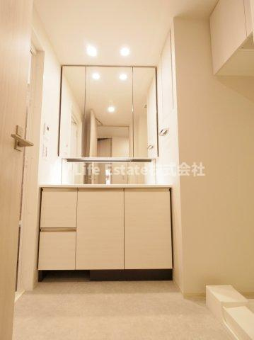 コンフォリア・リヴ八坂富士見の洗面所