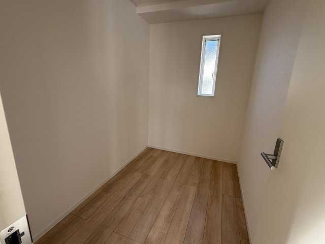 今宿東3丁目　新築戸建　6棟の洋室|洋室9帖内のストレージルーム3帖