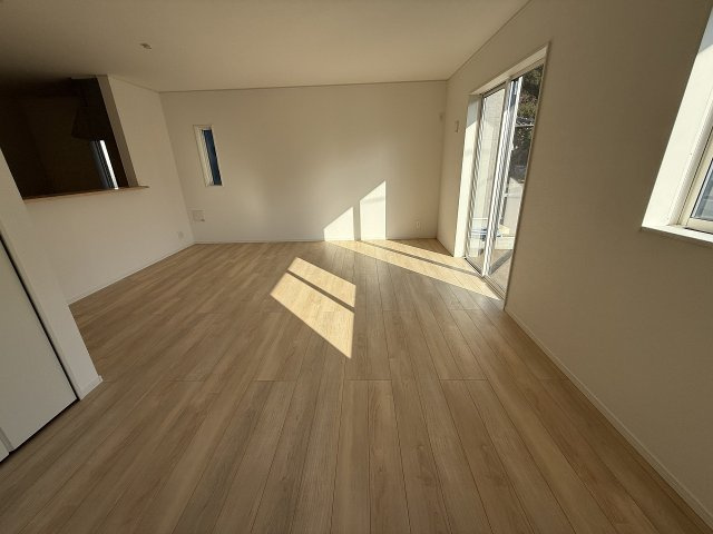 今宿東3丁目　新築戸建　6棟の前面道路含む現地写真