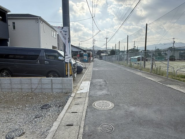 今宿東3丁目　新築戸建　6棟の前面道路含む現地写真