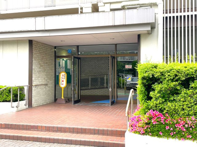 ボナハイツ中川 3号棟のエントランス