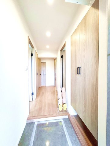 ボナハイツ中川 3号棟の玄関