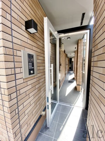 北区志茂２丁目のアパートのエントランス