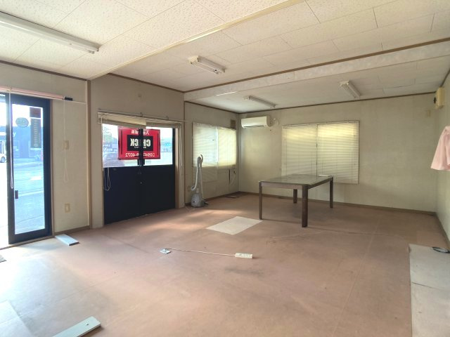 感田店舗事務所のロビー