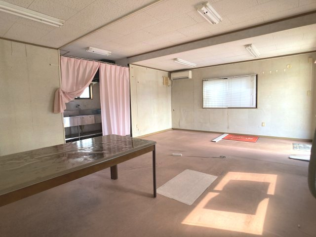 感田店舗事務所のロビー