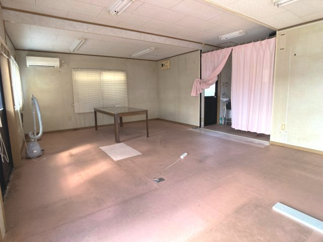 感田店舗事務所のロビー