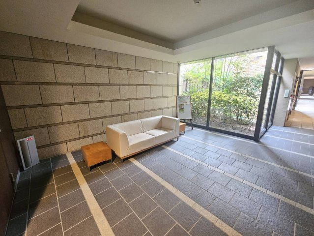 ワコーレ武庫之荘本町のロビー