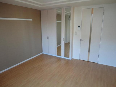 【寝室】 | コンフォール神奈川 | 広々8.7帖の洋室♪