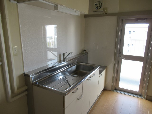 兵庫県公社　伊丹鴻池　３B号棟のキッチン|使いやすいキッチンです