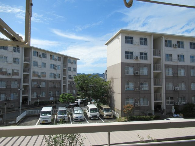 兵庫県公社　伊丹鴻池　３B号棟の展望|敷地内を望んでいます