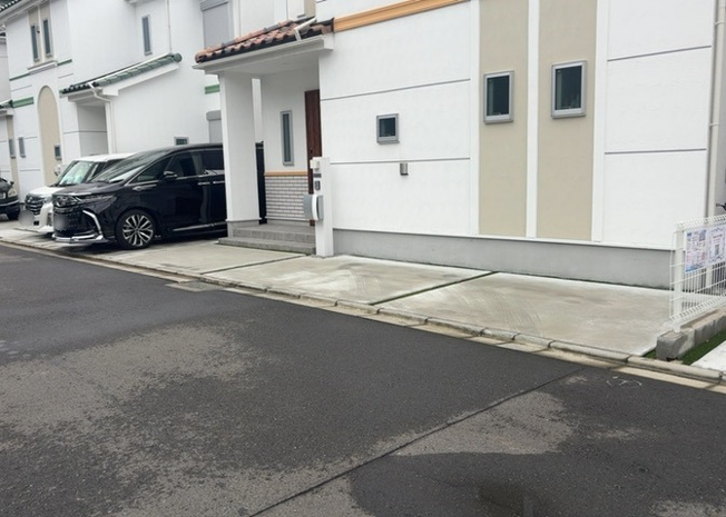【庭】 | 庭のある家に住むことのメリットとして、子どもたちの遊び場を確保できること、ガーデニングや家庭菜園を楽しめること、明るさを確保できることがあります。また、配置を工夫することでプライバシーが確保できます。