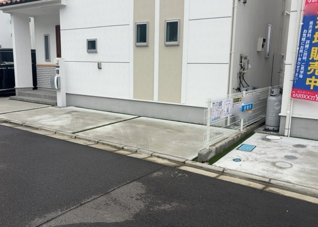 【庭】 | 庭があることでガーデニングや家庭菜園はもちろん、こどもの遊び場やペットを放して遊ぶことができます。また、家の周囲に余裕があるということです。隣地との間があれば、十分な日当たりと、風通しが確保できます。