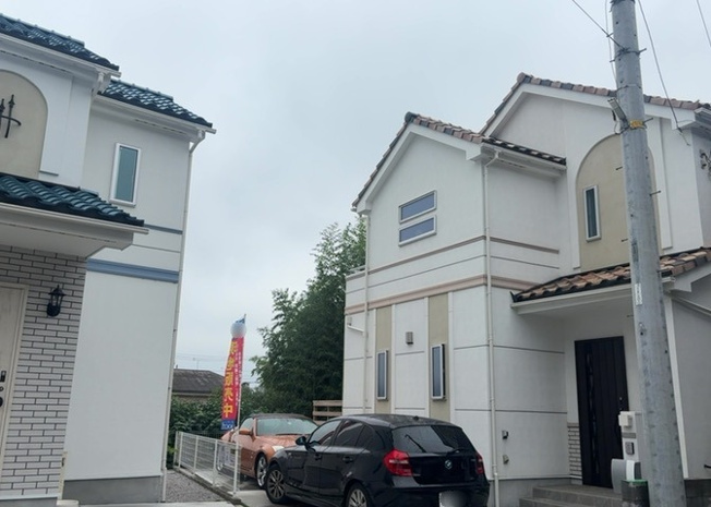 【外観】 | バルコニーは、室外の専用スペースのうち、「屋根がなく開放された空間」であるものを指します。ベランダより広いタイプのものが多く、日当たりもよいため家庭菜園などを楽しみたい人にとって適した環境となります。