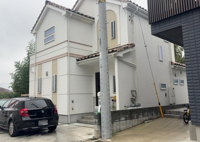 【外観】 | 木造住宅とは土台、壁、柱など建築物の強度を支える構造体の材に木が使用されている構造を指します。構造体は建物の自重を支えるだけではなく風圧や水圧、積裁荷重などあらゆる衝撃に耐えるための基礎です。