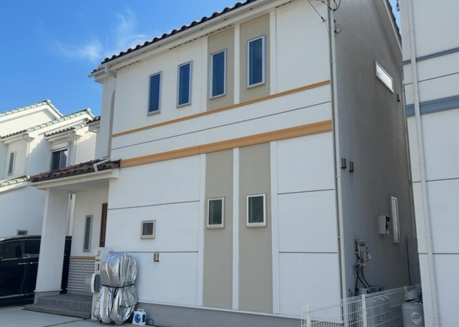 【外観】 | 木造住宅とは土台、壁、柱など建築物の強度を支える構造体の材に木が使用されている構造を指します。構造体は建物の自重を支えるだけではなく風圧や水圧、積裁荷重などあらゆる衝撃に耐えるための基礎です。