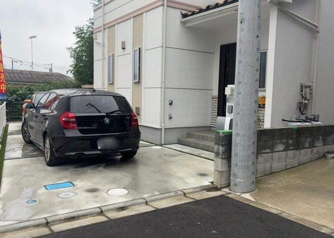 【構造・工法・仕様】 | 建物の基礎工事の方法は、主流となっているベタ基礎（防湿基礎）と布基礎の２種類に分類され、床下の通気性や耐久性などに違いがあります。建物の基礎部分の構造や付帯設備など詳細については現地でご確認ください。