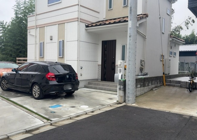 【内装】 | 玄関ポーチにおいて最も重視すべきと言っても良いのが広さです。適切な広さの玄関ポーチでないと外見的なバランスは崩れてしまいますし、何より使いにくくなってしまいますので、現地で実際に下見をしてみましょう！