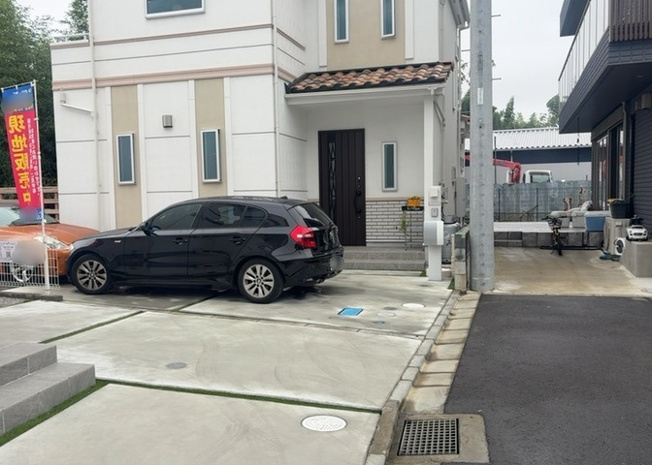 【冷暖房・空調設備】 | 床下換気口は、床下に湿気がこもることを防ぎ、効果的に換気を行うために設置されています。床下換気口が設置されていない建物は、基礎パッキング工法などにより換気を行なっています。詳細は現地でご確認ください。