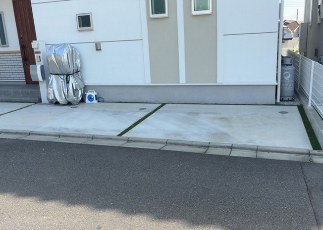 【庭】 | 庭のある家に住むことのメリットとして、子どもたちの遊び場を確保できること、ガーデニングや家庭菜園を楽しめること、明るさを確保できることがあります。また、配置を工夫することでプライバシーが確保できます。