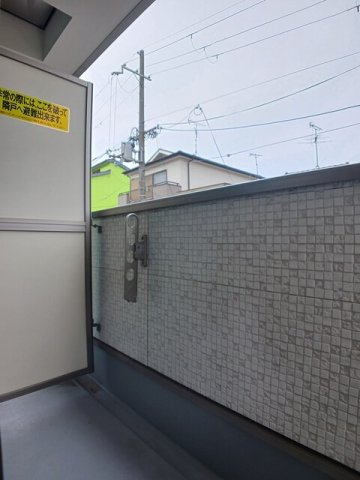 ノイヴェル小若江のバルコニー|外からの目が気にならないバルコニーで洗濯物が干せます