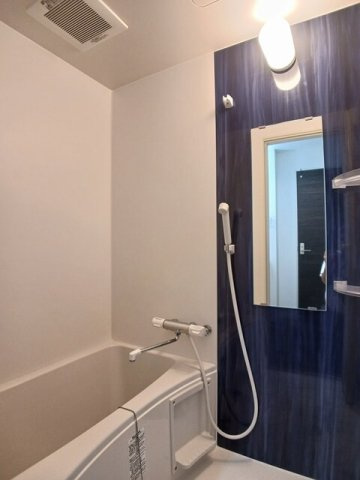 ノイヴェル小若江の浴室|落ち着いた空間のお風呂です