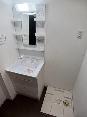 ノイヴェル小若江の洗面所|スペースが確保できる洗面所です