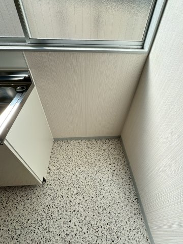 蓮田ビルのキッチン|冷蔵庫置場