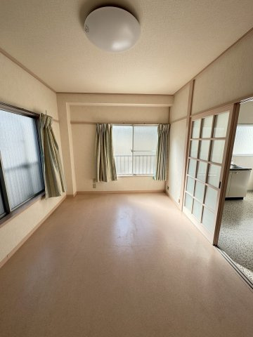 蓮田ビルの寝室