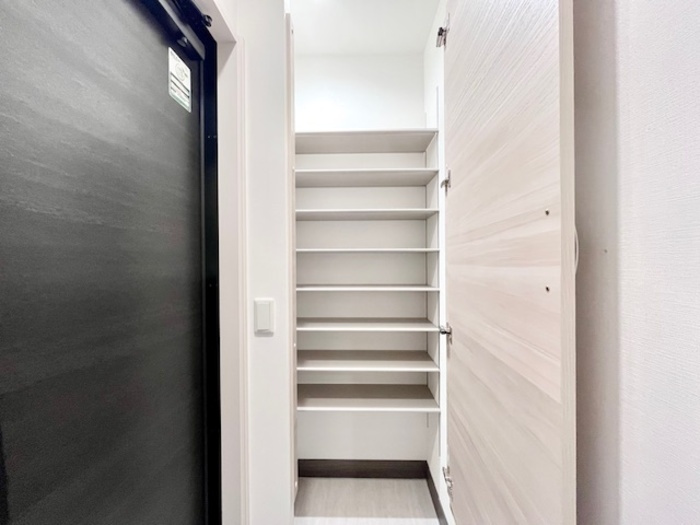 マリポーサ高畑Aの玄関|きれいな玄関です