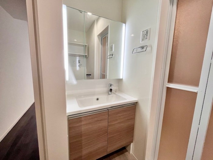 マリポーサ高畑Aの洗面所|忙しい朝には欠かせない洗面所です